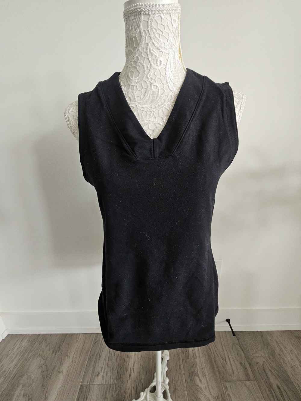 lululemon athletica Black V-Neck Sleeveless Tank